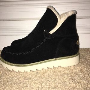 Women’s short winter boots